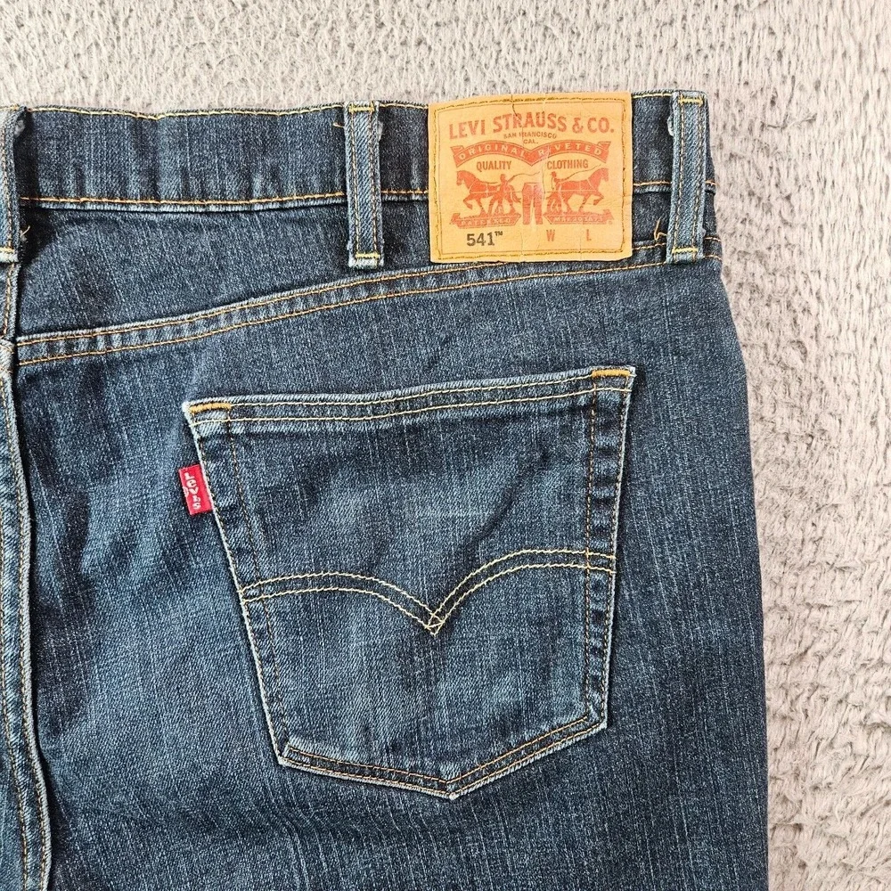 Levi's 541 Jeans Men 42‎ x36 Zip Fly Dark Wash Straight Leg